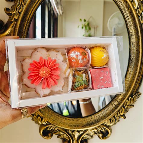 Petals & Mithaas Box – Ravae