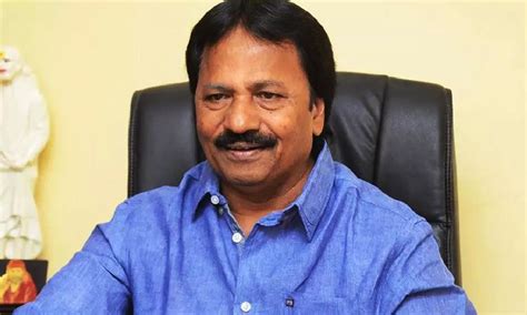 డిస్ట్రిబ్యూటర్లకు ఏమి చెప్తారో? | Distributors file complaint with ...