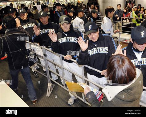 SAPPORO, Japan - Nippon Ham Fighters manager Masataka Nashida (2nd from ...