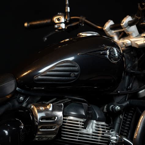 Straight Tankpads (Super Meteor 650) – Tanners Pride (V.C. Exports)