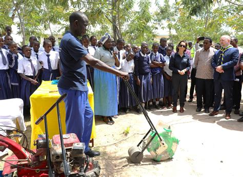Project Beyond Cotton Fights Hunger and Expands Access to Water in Tanzania — ABC - Agência ...