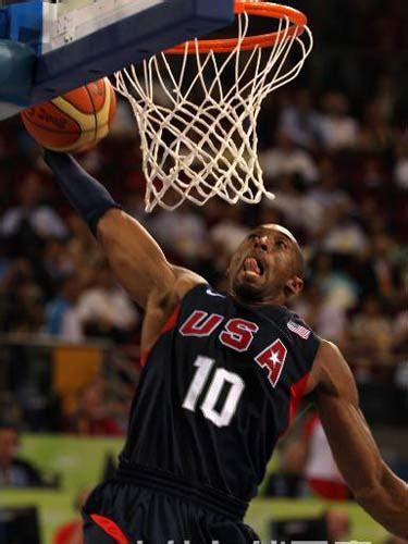 图文：奥运男篮决赛美国队夺冠 美国队上篮-搜狐2008奥运