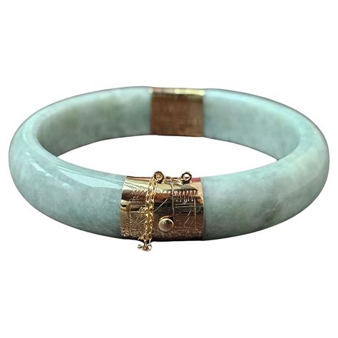 Vintage Chinese 14K Gold and Carved Jade Bangle Bracelet For Sale at 1stDibs