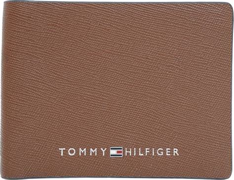 Tommy Hilfiger Wallets - Buy Tommy Hilfiger Wallets Online at Best ...