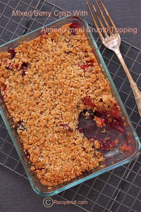 mixed berry muffins with crumb topping