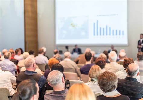 Town Hall Meeting 的图像结果