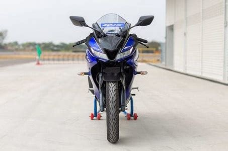 खरीदने का सोच रहे हैं Yamaha YZF R15 V3 तो पहले पढ़ लें ये पूरी खबर ...