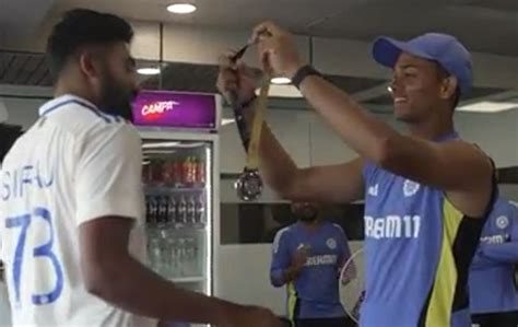 [Watch] Yashasvi Jaiswal and Mohammed Siraj awarded 'Best Fielder ...