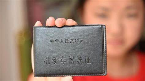 近100万张退役军人专属银行卡发放，可享免年费等优惠服务-媒体报道-中华人民共和国退役军人事务部