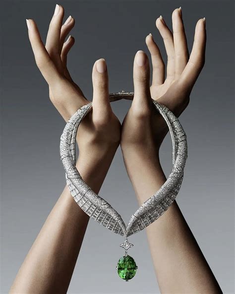 Louis Vuitton 路易威登 Le Mythe 蓝宝石珠宝套装 | iDaily Jewelry · 每日珠宝杂志