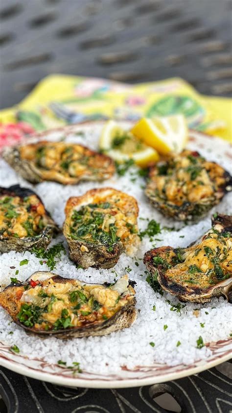 Classic Oysters Rockefeller Recipe in 2024 | Baked oyster recipes ...