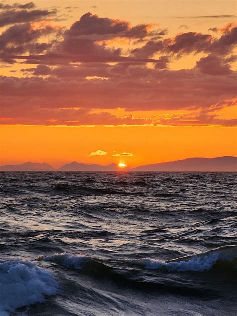 Sunset on Whidbey Island, WA : r/sun