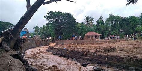 Cyclone Seroja: Nearly 100 dead due to floods in Indonesia and East ...