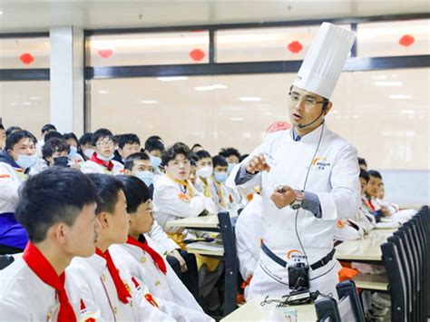 榆林学厨师哪个学校好陕西好的烹饪培训学校_榆林厨师培训_陕西新东方烹饪学校
