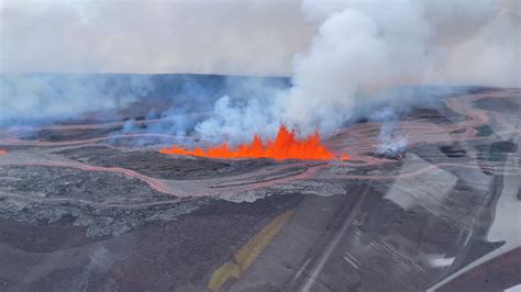 Hawaii’s Mauna Loa Volcano Erupts for First Time in 40 Years - Vision Times