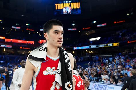 Grizzlies' Zach Edey suffers head injury vs Nikola Jokic, Nuggets