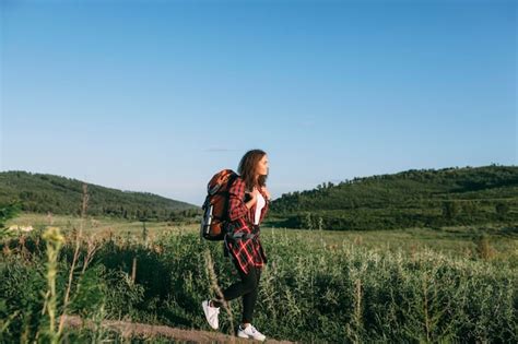 Girls Backpack Hiking 的图像结果