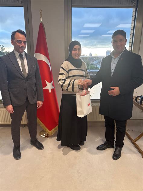 Ataşeliğimizce Abitur'u Başarı ile Tamamlayan İlk 5 Öğrenci Ödüllendirildi