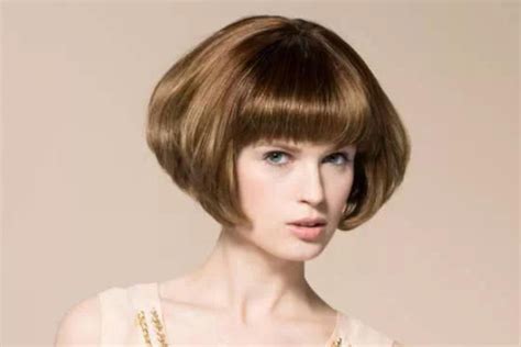 女生扫把头发型 蓬松显发量个性十足-女生短发-发型站_最新流行发型设计发型图片与美发造型门户网