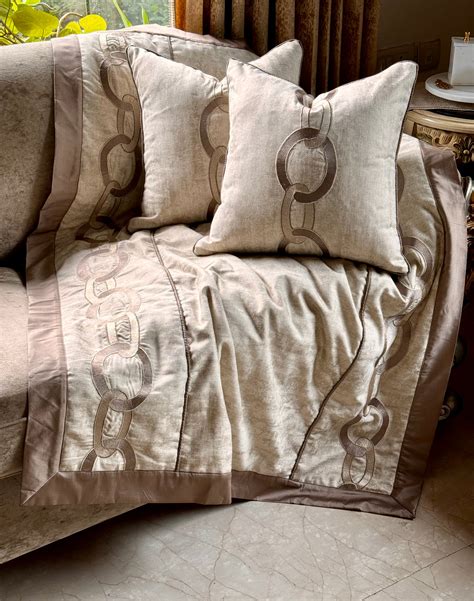 The Monarque Throw – NEXUS BY UPASNA