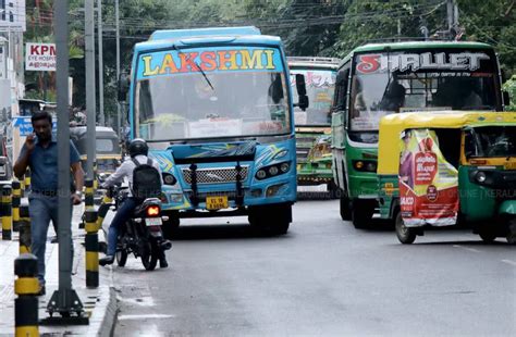 മത്സരയോട്ടം... പൊലീസും കോടതിയും ഇടപ്പെട്ടിട്ടും നഗരത്തിലെ ബസുകളുടെ ...