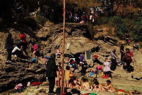 最传奇的温泉文化——探秘怒江峡谷傈僳族男女裸浴传承百年的“澡塘会”