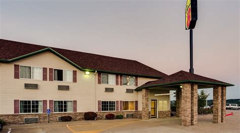 SUPER 8 BY WYNDHAM LE CLAIRE/QUAD CITIES (Iowa) - Hotel Reviews, Photos ...