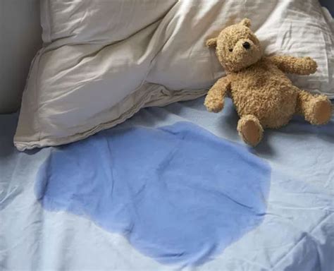 नींद में बिस्‍तर गीला करना हो सकता है इस '1 बीमारी' का लक्षण | bed ...