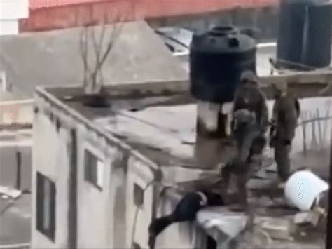 Israeli soldiers throw Palestinian bodies from building, Pushed with foot