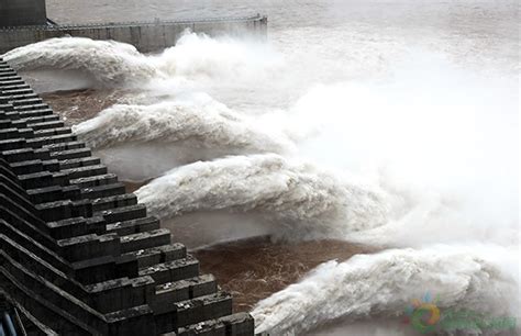 三峡电站今年首次开闸泄水 5日8时削峰率已达27.5%-国际电力网