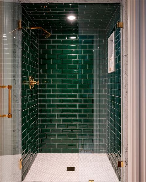 Using Subway Tiles Bathroom Designs