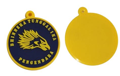 PVC keychains | Emblemen en Badges