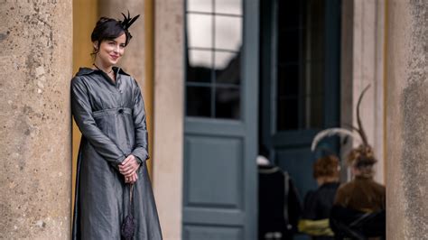 Dakota Johnson as Anne Elliot Cosmo Jarvis as Captain Frederick ...