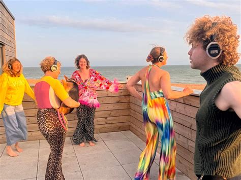 A morning sober rave on Brighton Beach!, Bison Beach Bar, Brighton, 31 ...