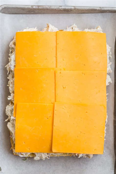 Easy Crack Chicken Sliders (on Hawaiian Rolls) | Busy Day Dinners