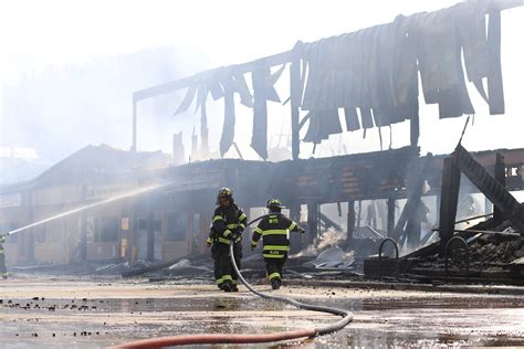 Nederland shopping center fire destroys over a dozen businesses