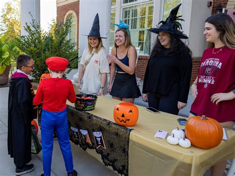PHOTOS: Trick or Greek! USC Greek Life hosts trick or treat event for ...