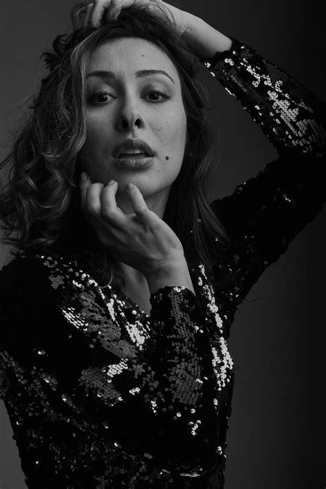 HELLO (EN ESPAÑOL) - Joy - LETRAS.COM