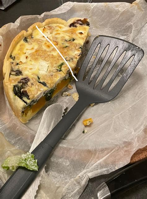 Calories in a slice of this quiche : r/caloriecount