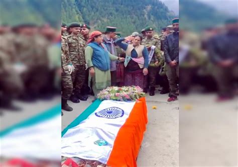 Himachal: पत्नी ने किया सैल्यूट....6 वर्षीय बेटे ने दी मुखाग्नि ...