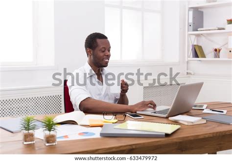 Happy Black Businessman 的图像结果