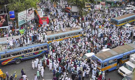 Students of Kolkata's Aliah University take out protest rally against ...
