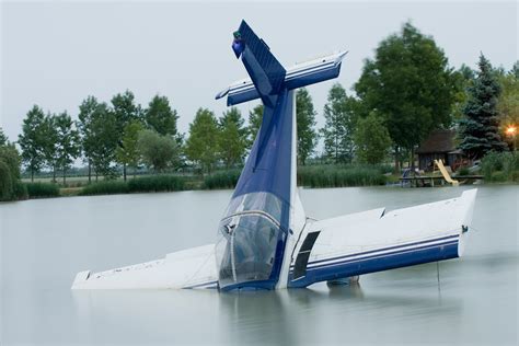 Cessna Plane Crash In Water