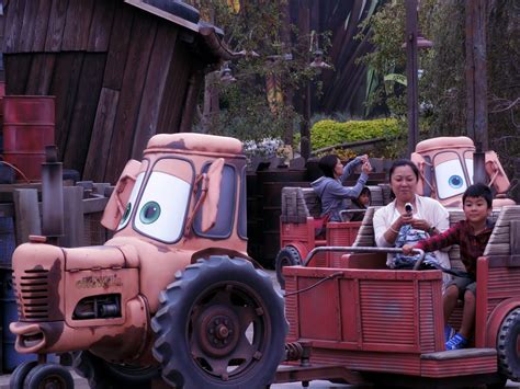 A CuterMouse View of Cars Land: Mater's Junkyard Jamboree