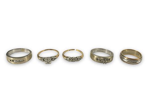 Lot - Five Gold Rings