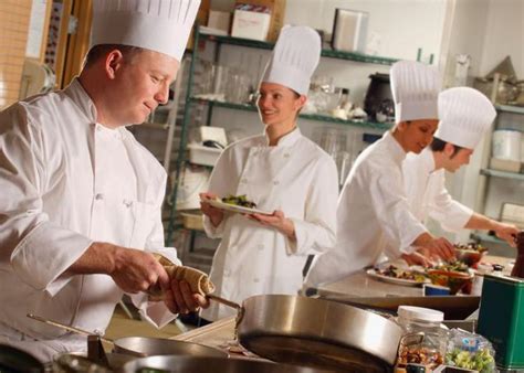 厨师证报考条件调整,如何考高级厨师证_厨师考证_陕西新东方烹饪学校