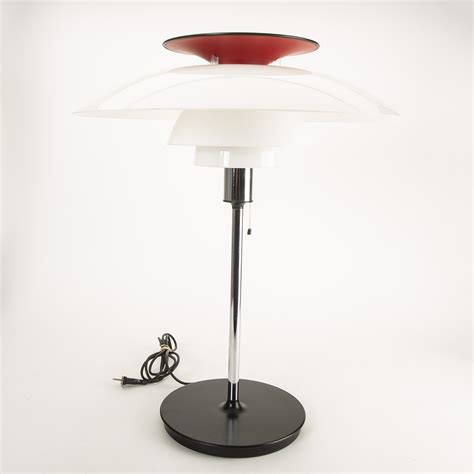 Poul Henningsen, bordslampa, "PH 80", Louis Poulsen, Danmark. - Bukowskis
