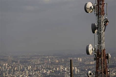 Telecom Department Mulls Allocating Valuable V-Band Spectrum Without ...