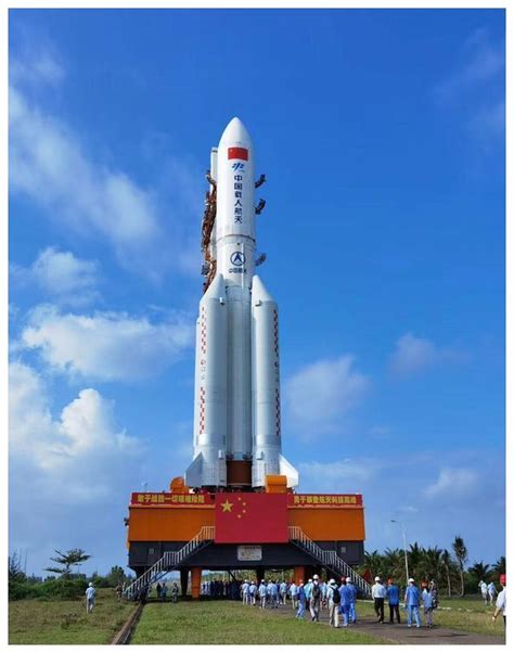 中国航天员乘组完成首次在轨交接 神舟十四号航天员乘组将于12月4日返回东风着陆场_南方网