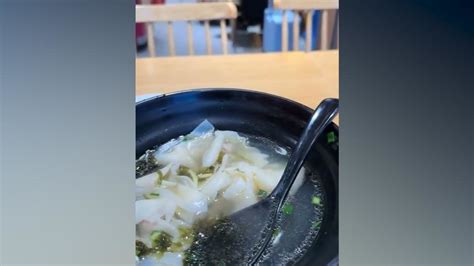 机场面馆自辩“一碗馄饨58元”：系套餐，有配菜_凤凰网视频_凤凰网